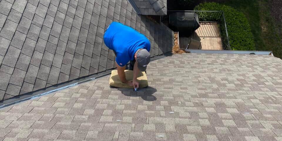 A Horizon team member performing a free roof inspection