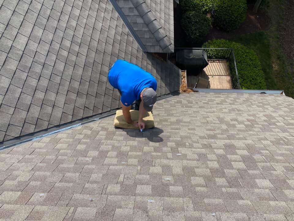 A Horizon team member performing a free roof inspection