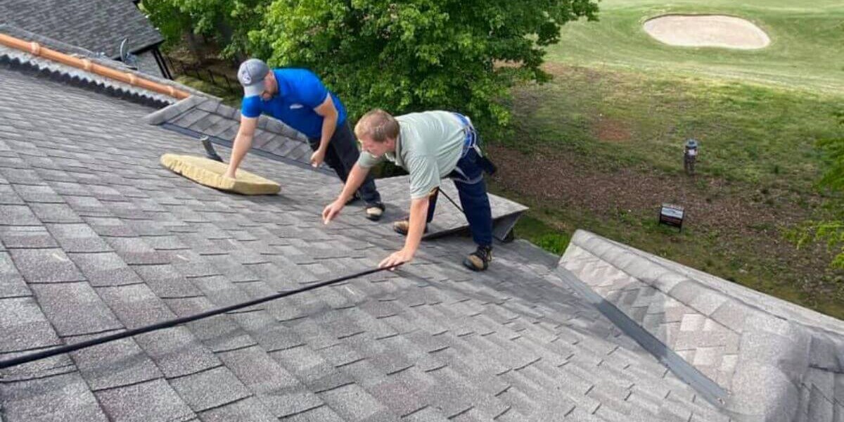 An insurance adjustor on a roof with a Horizon team member
